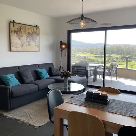 Two-bedroom Flat With Terrace Near The Harbour And Town Centre Apartamento Porto Vecchio