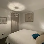 Two-bedroom Flat With Terrace Near The Harbour And Town Centre Apartamento *