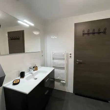 Three-bedroom Flat With Terrace Near The Harbour And Town Centre Апартаменти