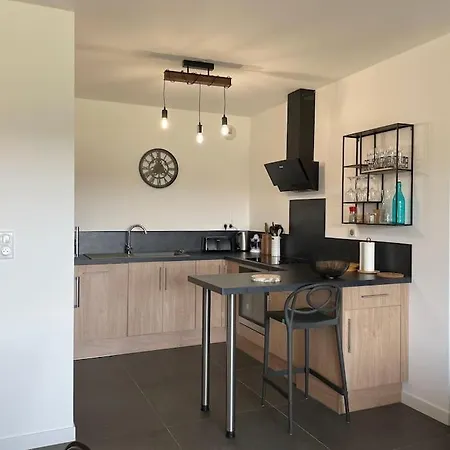 Апартаменти Three-bedroom Flat With Terrace Near The Harbour And Town Centre *