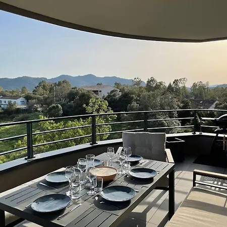 Three-bedroom Flat With Terrace Near The Harbour And Town Centre Апартаменти Порто-Веккіо