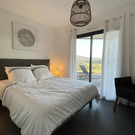 Two-bedroom Flat With Terrace Near The Harbour And Town Centre Porto Vecchio