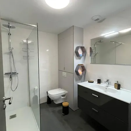 Apartment Two-bedroom Flat With Terrace Near The Harbour And Town Centre Porto-Vecchio (Corsica)