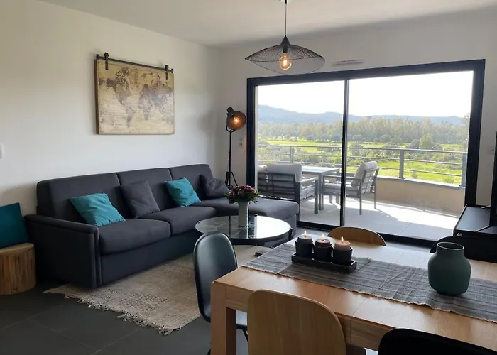 Two-bedroom Flat With Terrace Near The Harbour And Town Centre Apartamento Porto Vecchio