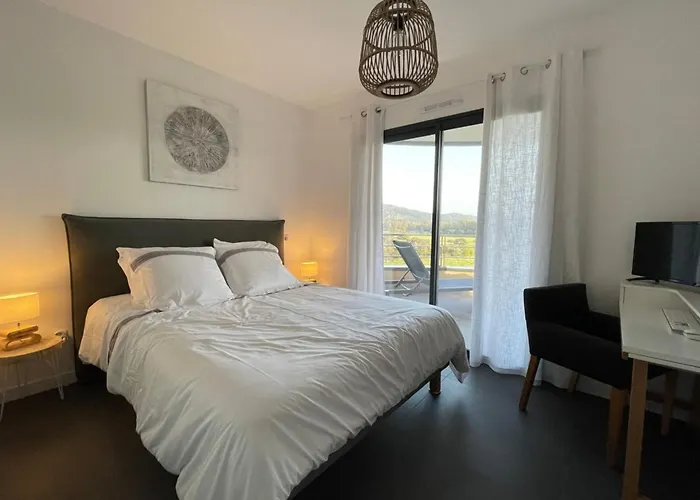 Two-bedroom Flat With Terrace Near The Harbour And Town Centre Porto Vecchio