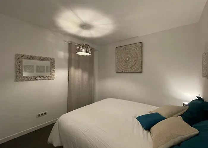 Two-bedroom Flat With Terrace Near The Harbour And Town Centre Apartamento *